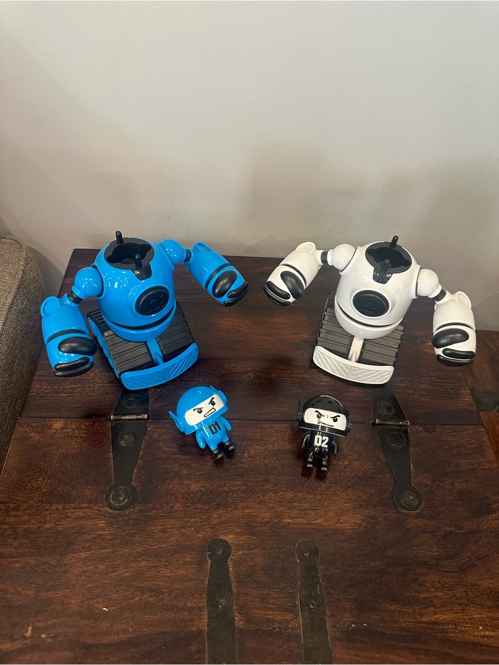 Sharper Image Mecha Rivals Battle Robots - Picture 2 of 7